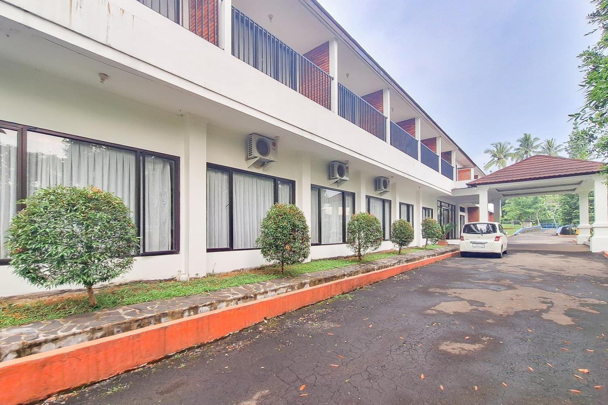 Urbanview Hotel Tridaya Cisarua Puncak 外观 照片