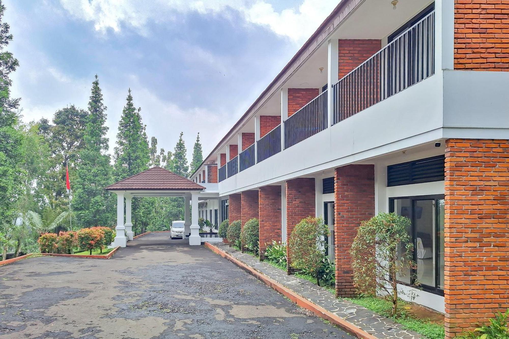 Urbanview Hotel Tridaya Cisarua Puncak 外观 照片